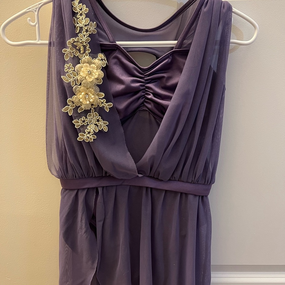 Purple Sleeveless Dance Costume with Floral Embellishment